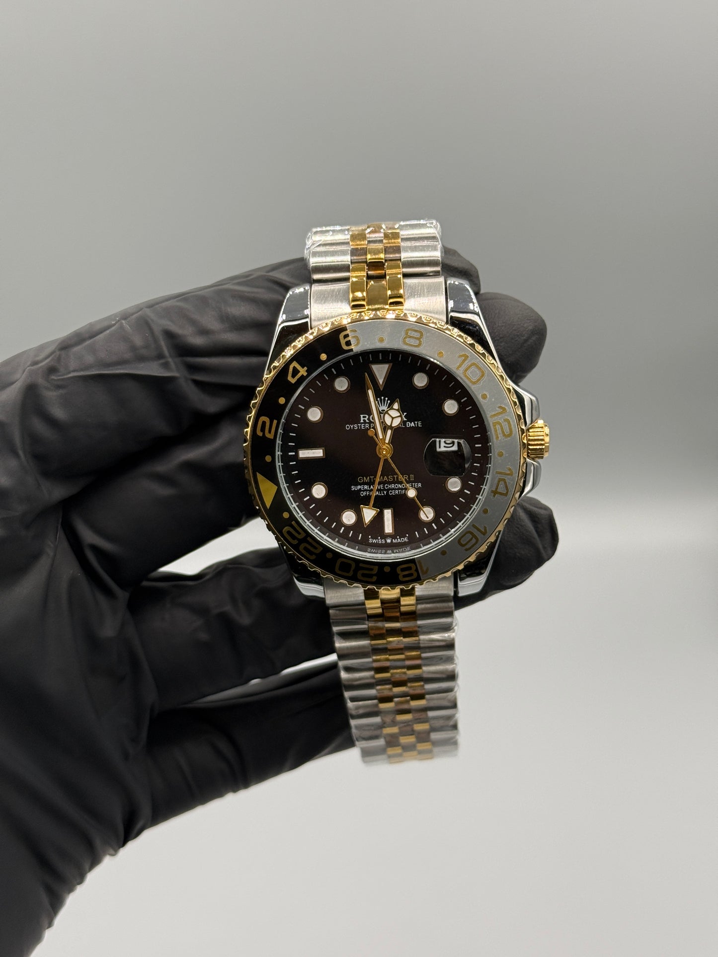 Rotating Dial GMT Date Just